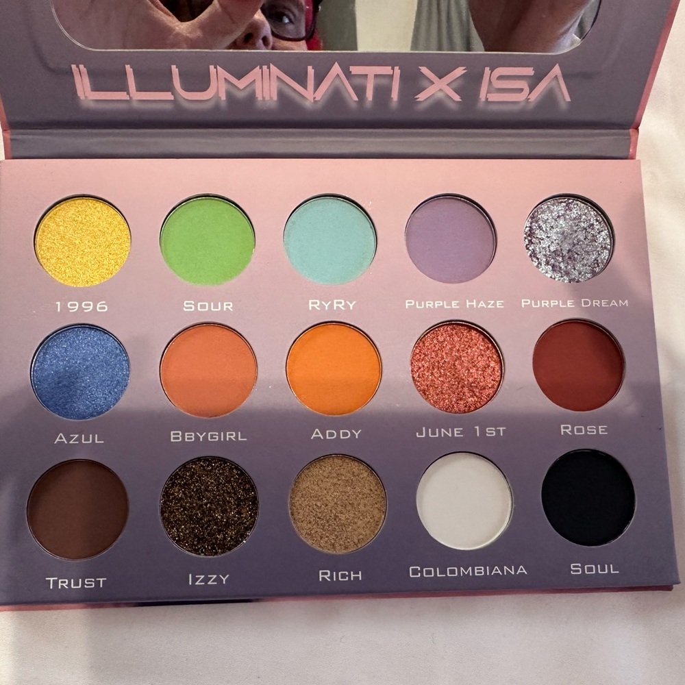 ILLUMINATI X ISA DESIGNEG BY ISABEL BEDOYA•0.62 OZ.